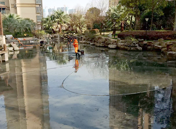 稻城景观池淤泥清理