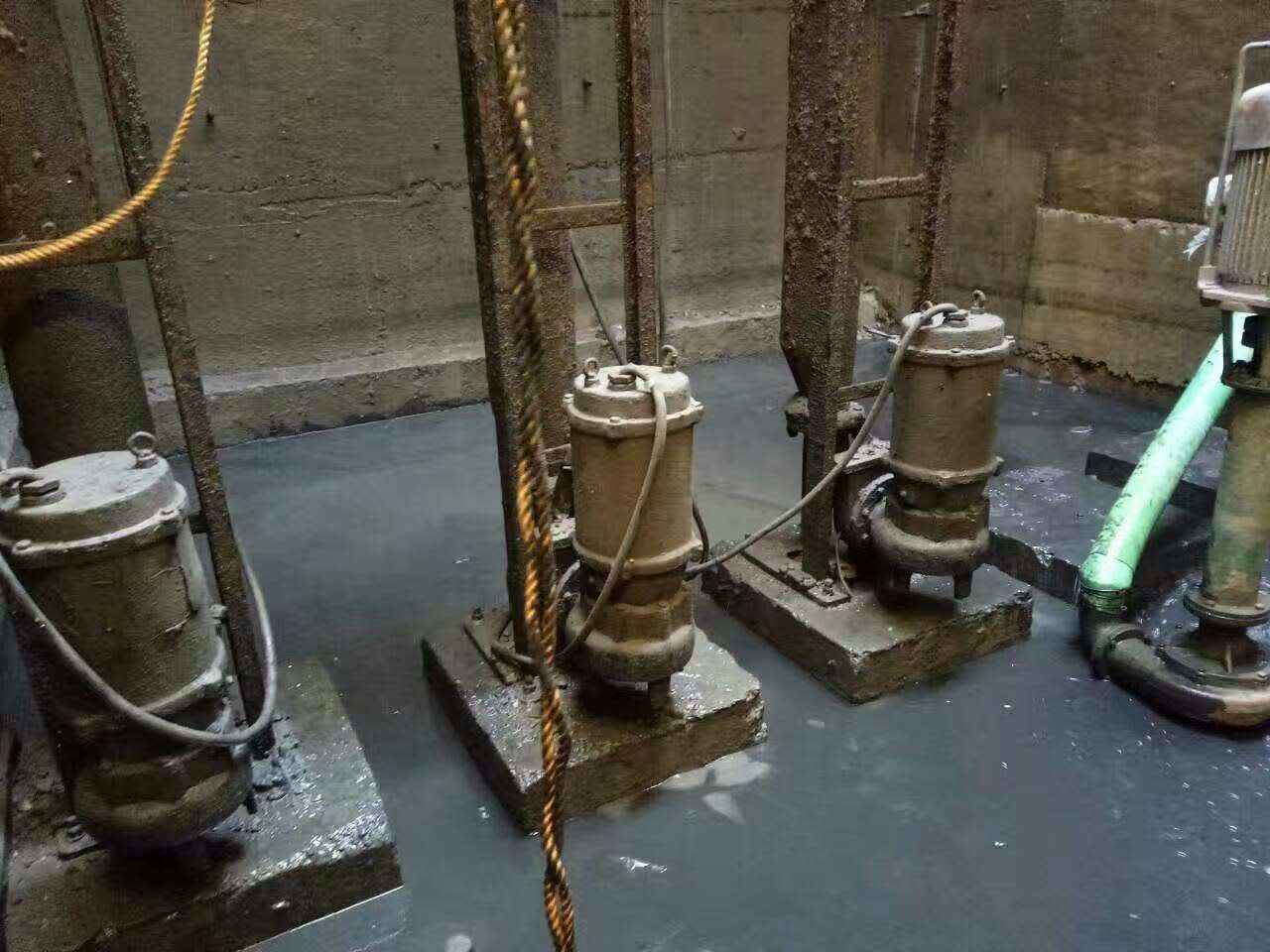 稻城污水池清理